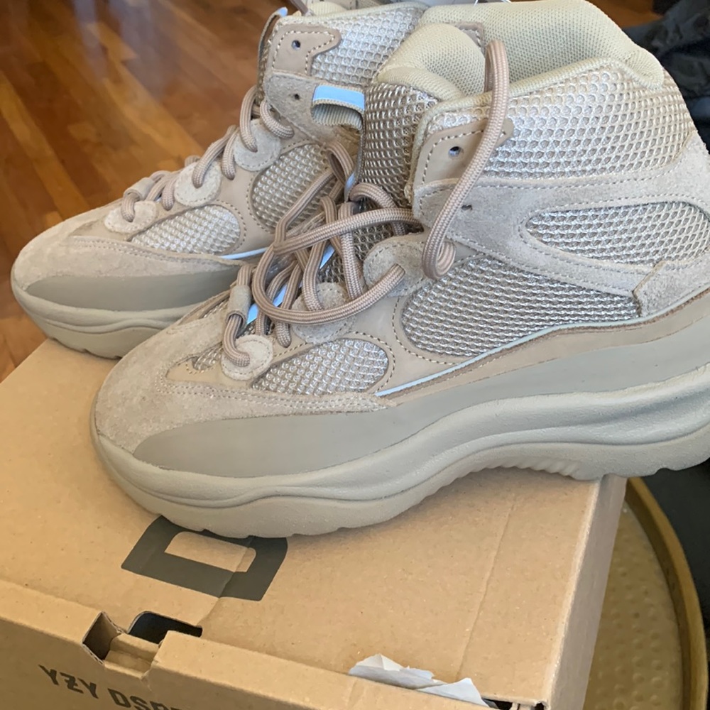 Yeezy dsrt boot